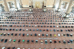 Namazda Gülümsemek Abdesti Bozar mı?