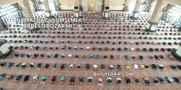 Namazda Gülümsemek Abdesti Bozar mı?