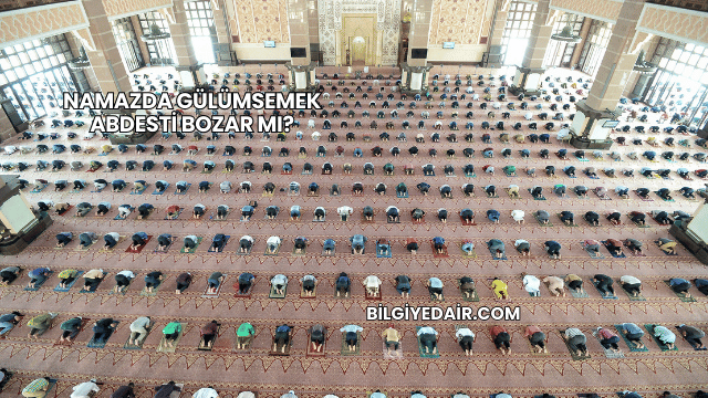 Namazda Gülümsemek Abdesti Bozar mı?