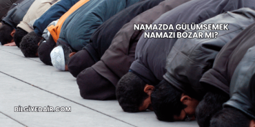 Namazda Gülümsemek Namazı Bozar mı?